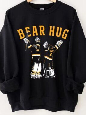 Retro Hug It Out Boston Hockey Shirt, Linus Ullmark Jeremy Swayman beer hug tee